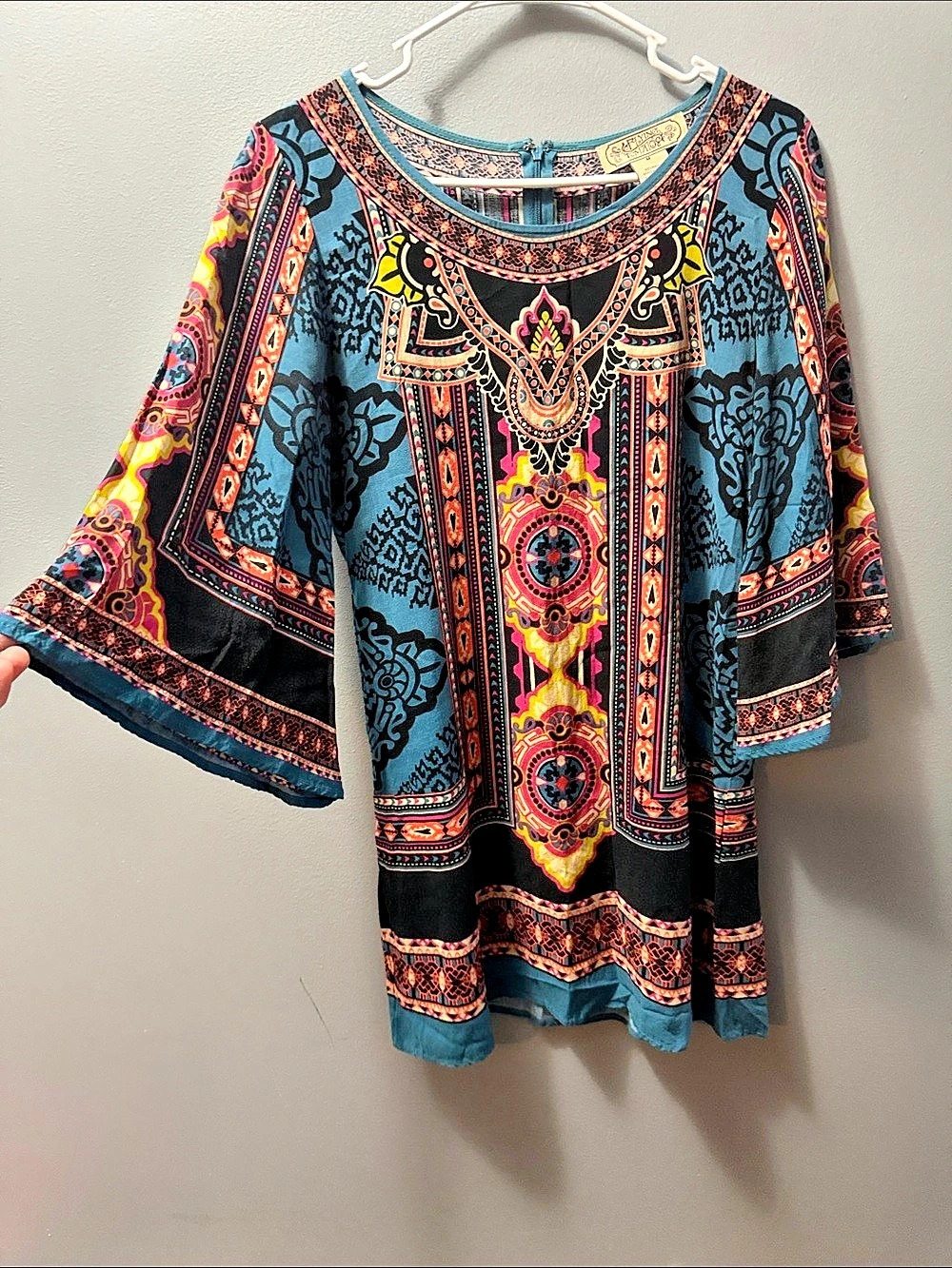 Flying Tomato Printed Bell Sleeve Tunic Blue Black Size Medium Like New